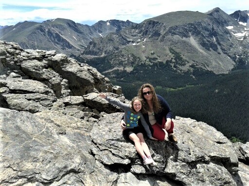 11794476_926580107381131_410104482587316664_o_resized-Patricia-and-daughter-in-mountains-4